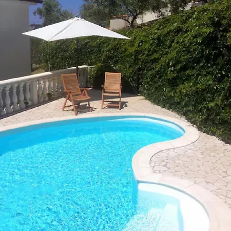Lovely With Free Boat Perth & Swimmimg Pool