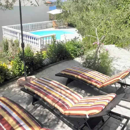 Lovely With Free Boat Perth & Swimmimg Pool Apartman Rab Town