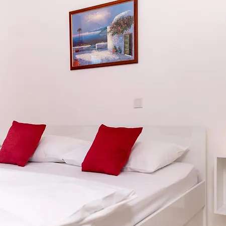 Apartman Lovely With Free Boat Perth & Swimmimg Pool Rab Town