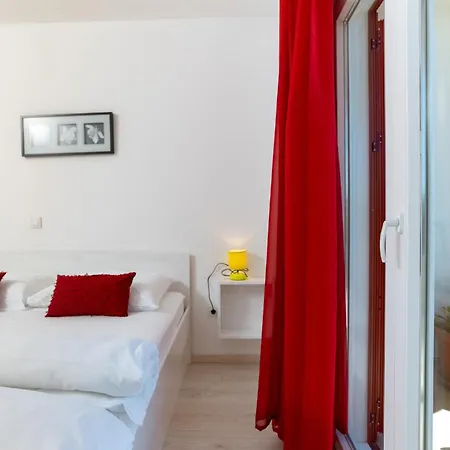 Apartman Lovely With Free Boat Perth & Swimmimg Pool Rab Town
