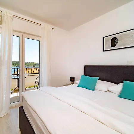Apartman Lovely With Free Boat Perth & Swimmimg Pool Rab Town