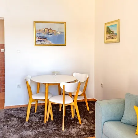 Apartman Lovely With Free Boat Perth & Swimmimg Pool Rab Town