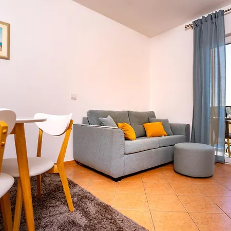 Lovely With Free Boat Perth & Swimmimg Pool Apartman Rab Town